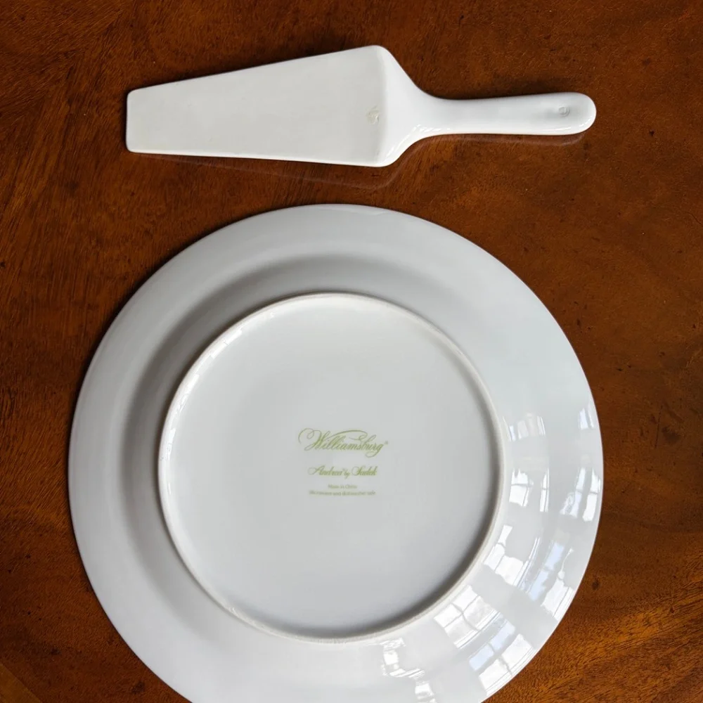 Andrea by Sadek Holiday cake plate and server set